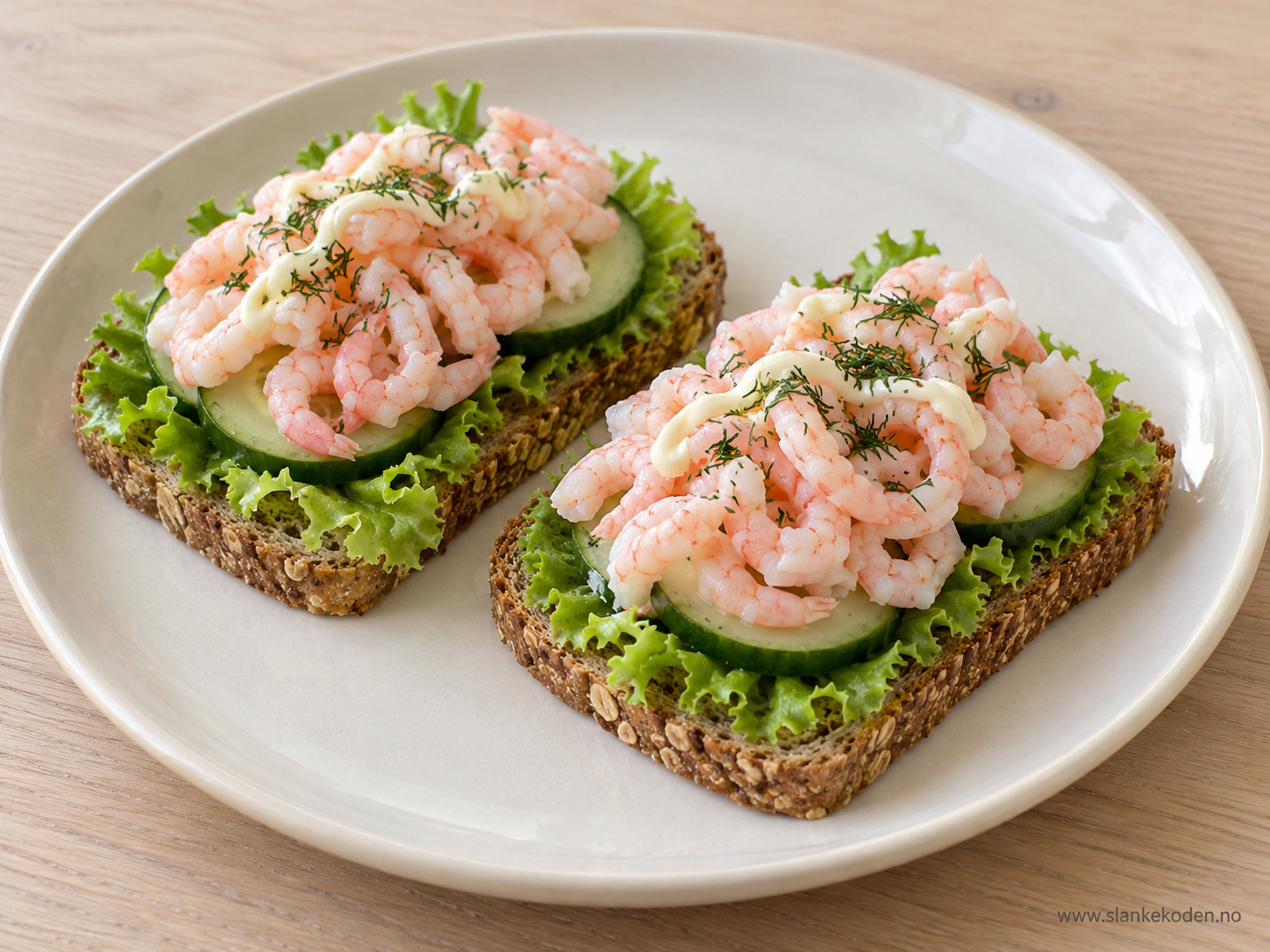 Grovbrød med reker og majones
